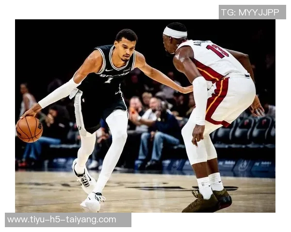 苏群点评马刺表现出色但仍显稚嫩尼克斯下半场展现拼搏精神与强硬防守