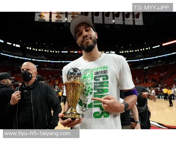 阿里纳斯警告塔图姆本赛季不应复出恩比德浓眉的教训不可忽视